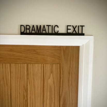 'Dramatic Exit' wall art (modern style)